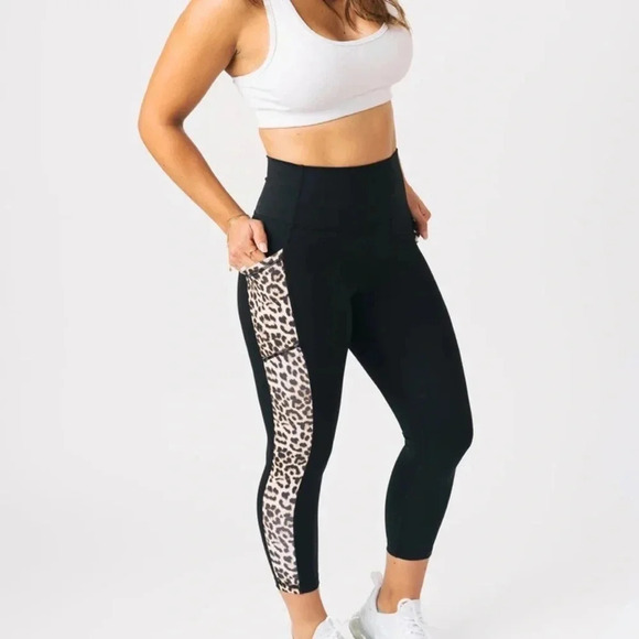 ZYIA Black/Leopard Pocket Brilliant Hi-Rise Capri 20"- Size 6-8 EUC - Picture 3 of 6